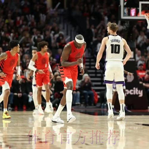 安芬尼-西蒙斯全场11中4，三分6中1得到9分3篮板1抢断